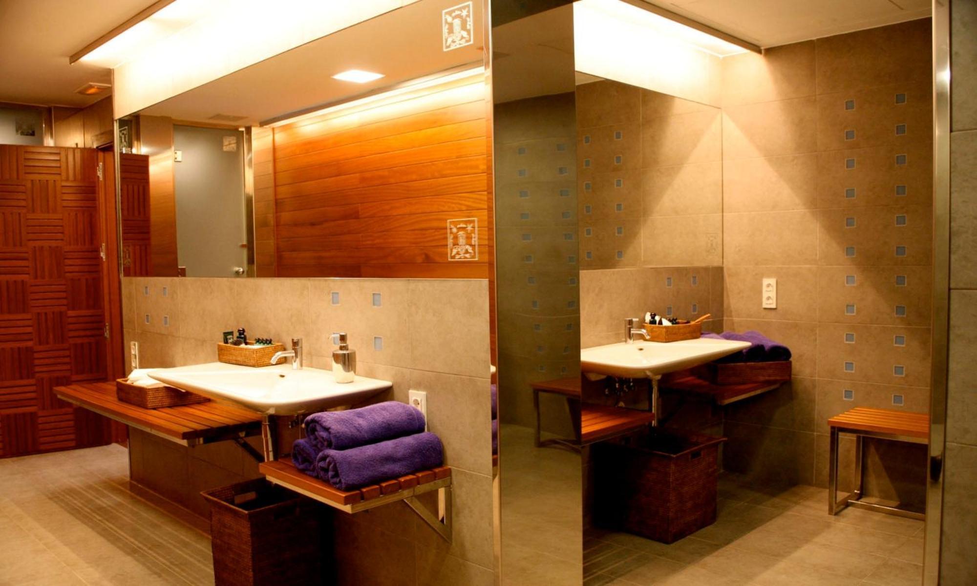 Family Room Spa Access